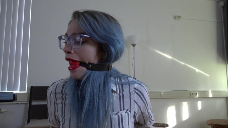 Restricting Ropes: Luna Grey - 秘书睾丸堵嘴