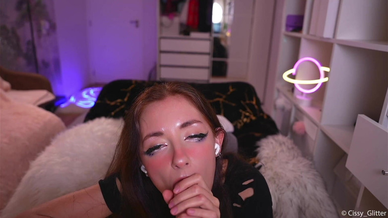 Cissy Glitter: Ahegao fa un pompino e viene scopata nella figa