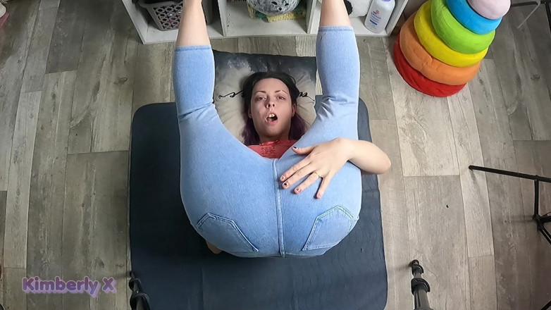 Kimberly X: Pissing My Jeans