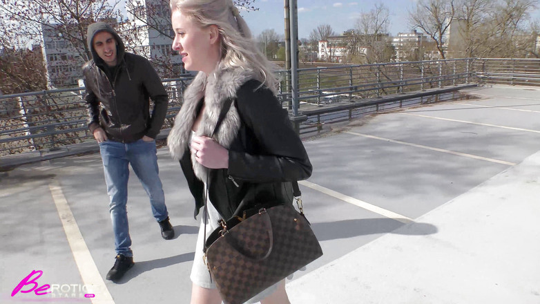 Berotic Stars: 天使流口水并被干！