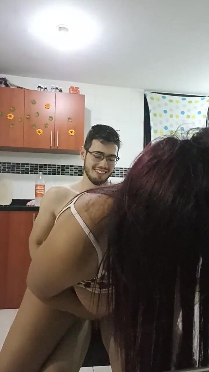 Pikaa6: 18-letnia brunetka duże sflaczałe cycki z Nowego Jorku Stanów Zjednoczonych...