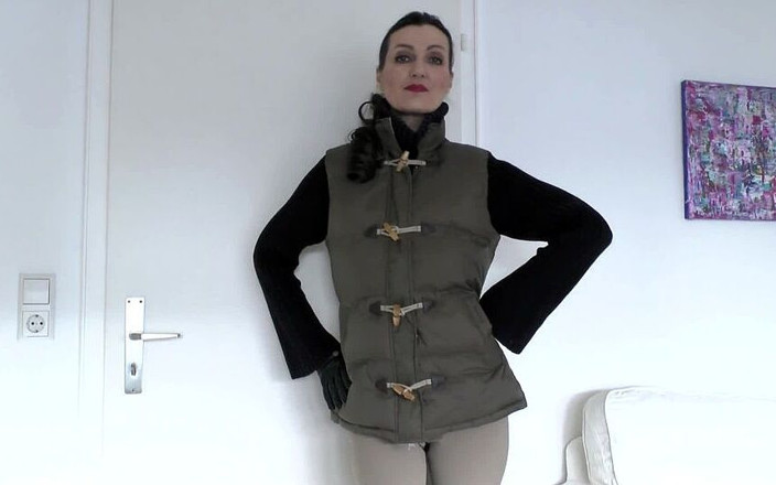 Lady Victoria Valente: Green Down Vest saya