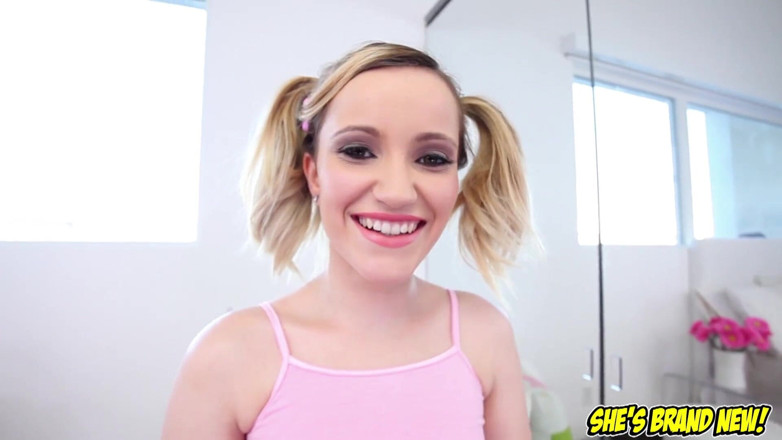 Top Web Models: Cute blonde teen Holly Travis no hands blowjob and cum...