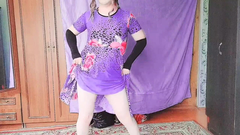 Kitty_Cross: Мила сіссі позує з барвистим льодяником і посмішкою