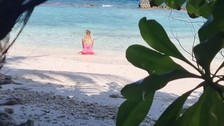 TheloveStory: Sex on the Beach - Amateur Nudist Voyeur