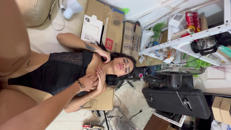 Pelaje mix: Gomelita Sampras blir knullad i ett lager