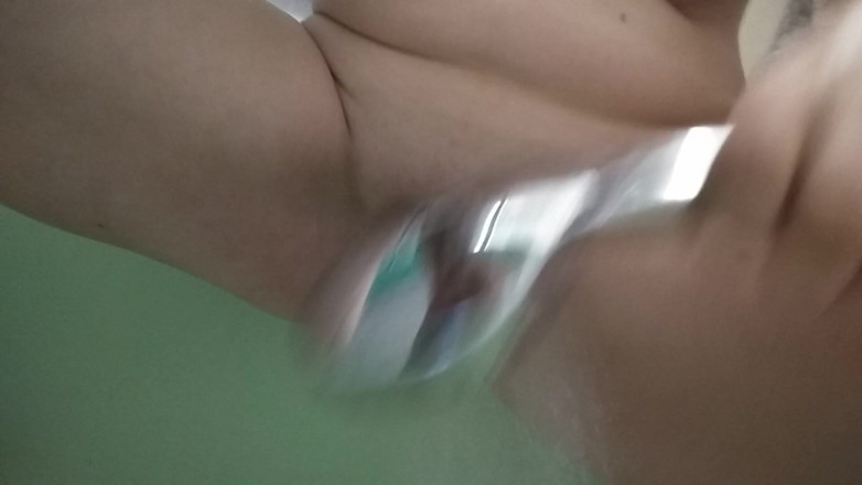 PhoenixxxWorld: Jerk off with deodorant and hose in the bathroom