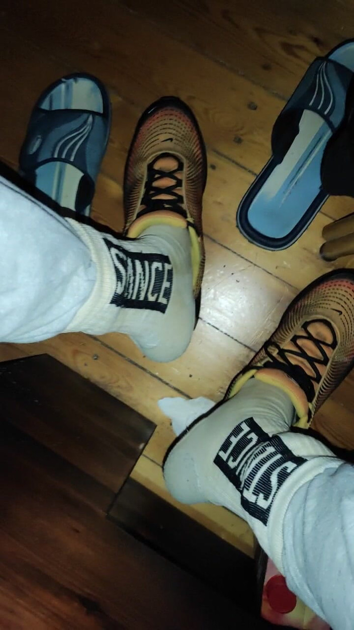 SmokedAlloy2: Dirtyjunkbro non ha bisogno di un gabinetto per pisciare. Lo...