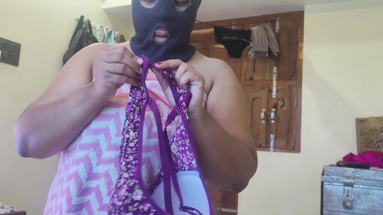 Hotty Mona: デシカップルがベッドで激しく激しくキスし、情熱的なセックスを繰り広げる