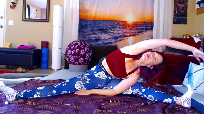 Aurora Willows: Ssquats und splitt yoga