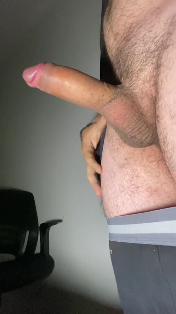 Latin mature king: 我只在办公室自慰。