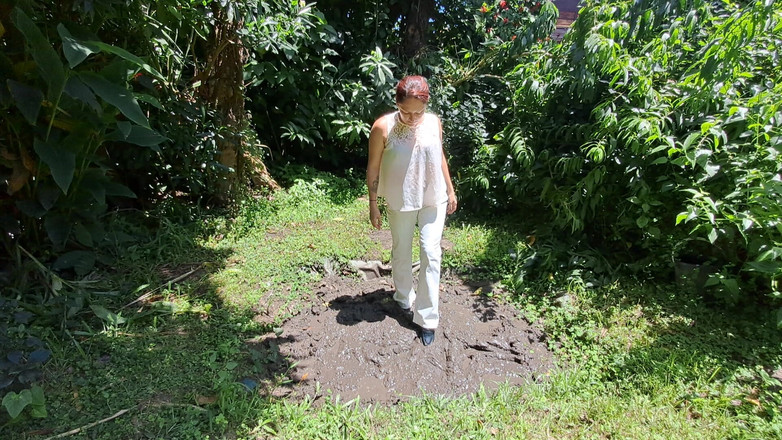 Thefetishgirl: 진흙 투성이의 올해의 시작