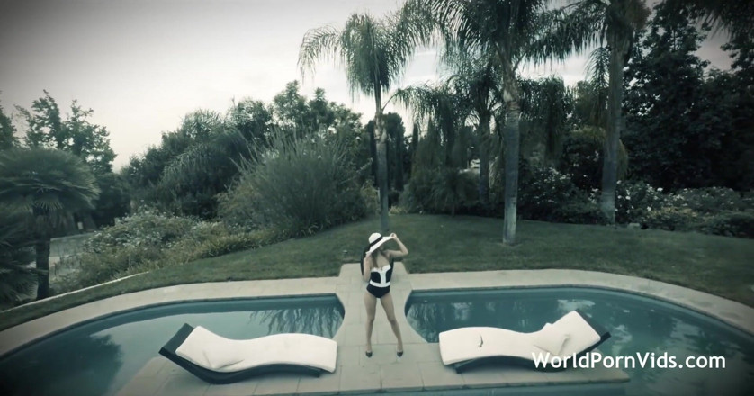 Selected worldwide porn: Stunning, naked babe is cumming while masturbating by the pool