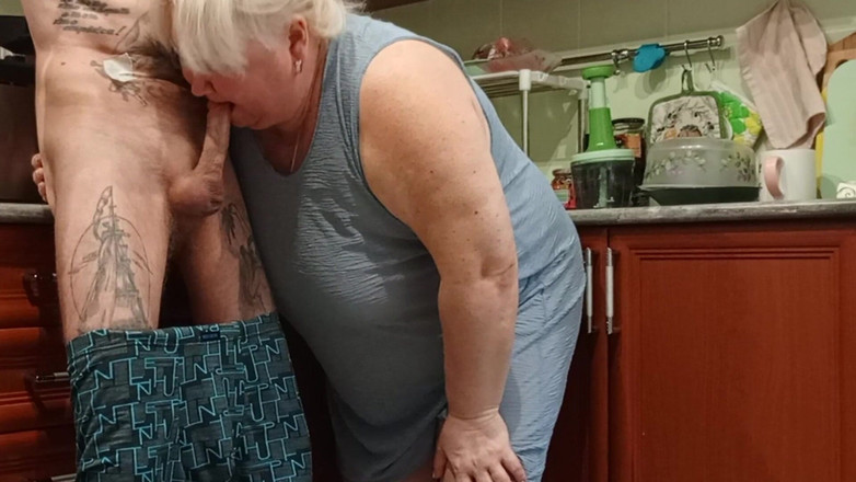 Zona901: Đánh đòn một người hàng xóm trong đít bị đụ vào miệng, âm hộ...