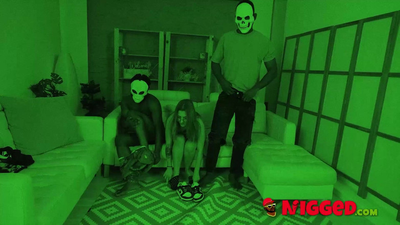 FAKings Black Fix: Karanlık Odada Genç Amatör İki Yabancıyla Takılıyor. Lorena Lopes ile Üçlü ve...