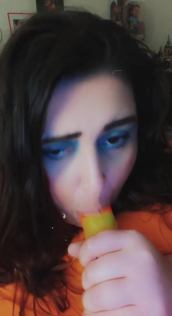 Nikki Danzig: SSBBW slut practicing oral skills