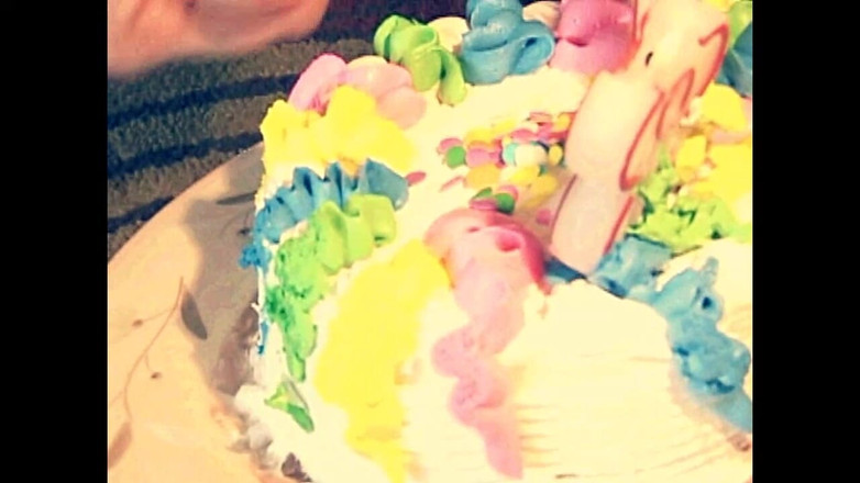 Vintage megastore: Mooie vintage brunette krijgt haar kutje op zijn hondjes geneukt