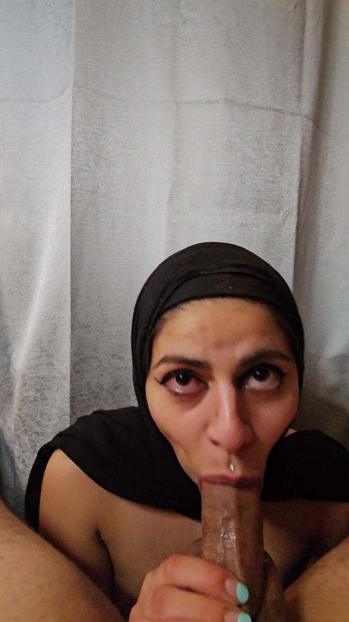 MiaNIqab: Sudut pandangan pertama blowjob selamba sehingga telur memancut mani dalam...