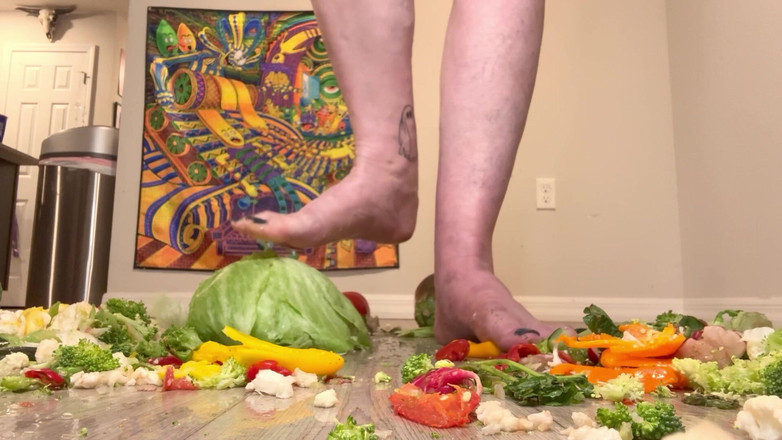 Peppermint Giantess: Rozmiar 16 stóp miażdżyć warzywami