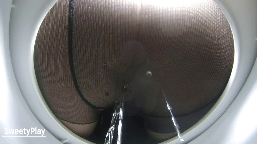 Peeing wetiin pantyhose toilet cam (Sweety play) Peeing wetiin pantyhose toilet cam (Sweety play)