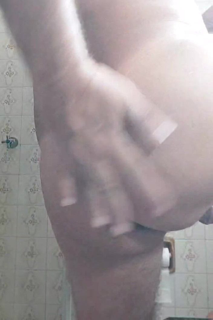 Ladysilvas: Ladysilva aku pengen banget pantatku dientot sama kontol besar