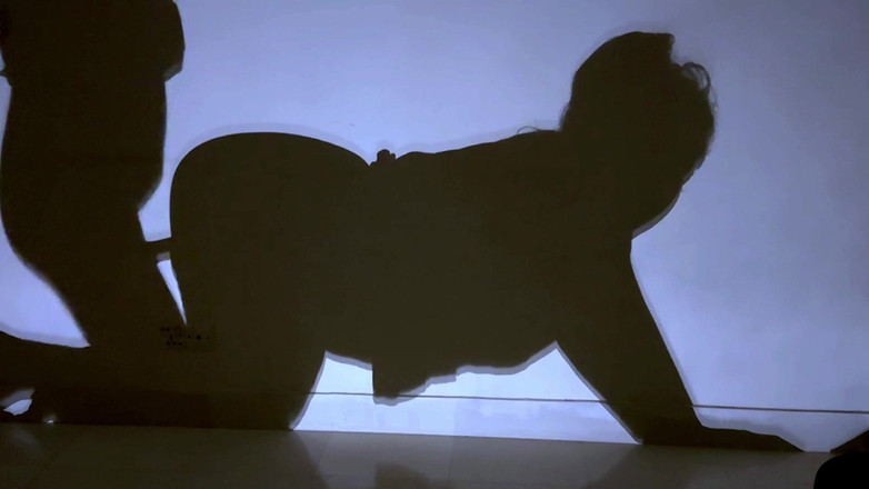 Aria Mia: ホットな継母は私が手コキを射精するのを助けますが、私は彼女の後背位をファックした後、私の性を制御できません - アナルデカ尻