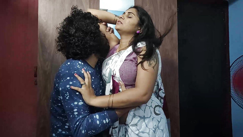 Vaigavarun45: Liếm cổ lãng mạn với khóa môi và nhấn ngực