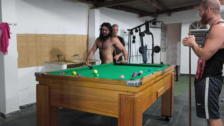 carmonaoficial: Играя с друзьями, раздеваясь