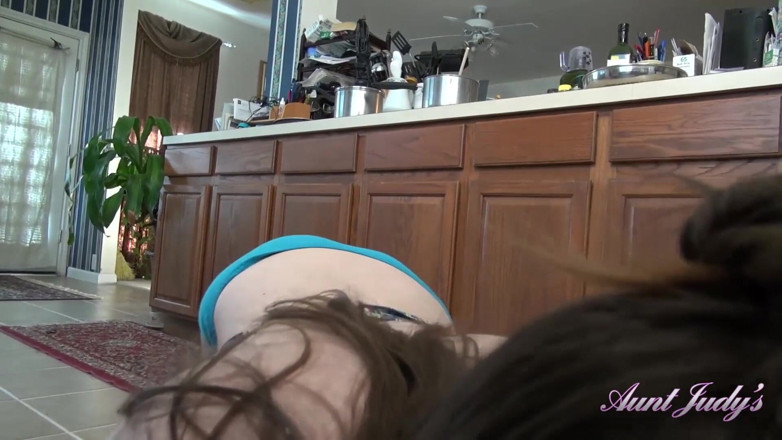 Aunt Judy's: TanteJudys - 42-jarige full-bush Texas stieftante Isabella (virtuele pov)