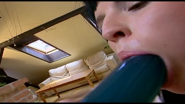 Asja Ent: Sexy teenagerky divočí se svými jazyky a hračkami