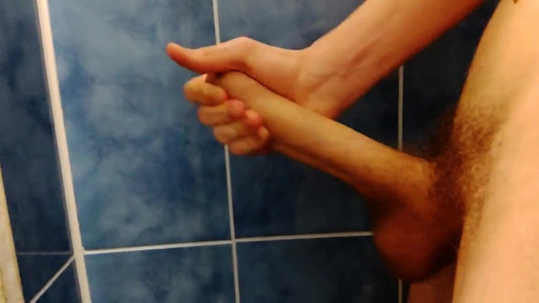 qaz11: Masturbación con la mano en cámara 11