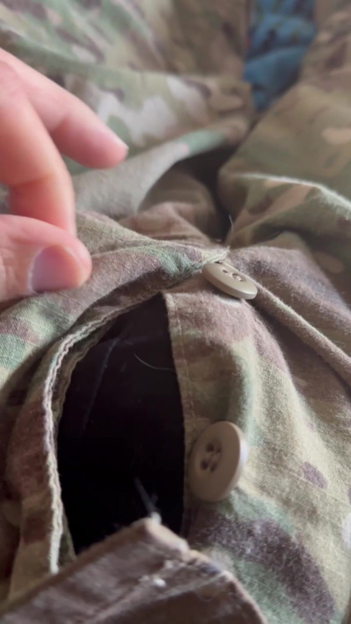 Gay Soldier Stuff: Masturbando em Meus Ocps e mostrando minhas bolas de fúria!