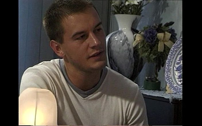 Vintage megastore: Podwójna penetracja z wytryskiem w ustach i dupie vintage mil...