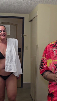 Maritino secondi bagnati dopo la festa in piscina da takeover