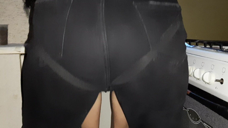 Lesbian-illusion: 我的继母夺走了我的肛门童贞，我很喜欢