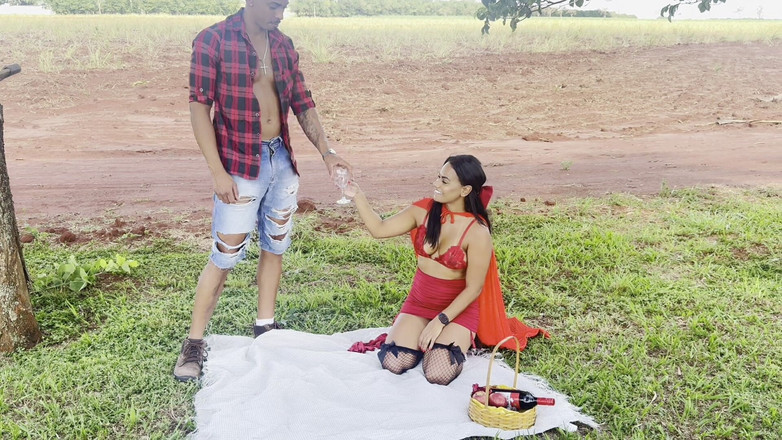 Vivy Marques: शरारती लिटिल राइडिंग हूड लम्बरजैक ईटर से मिलता है और उसे सड़क के बीच में छोड़ देता है