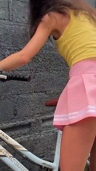 Een vreemde bedankte met mijn poesje nadat hij me had geholpen met mijn fiets - creampie