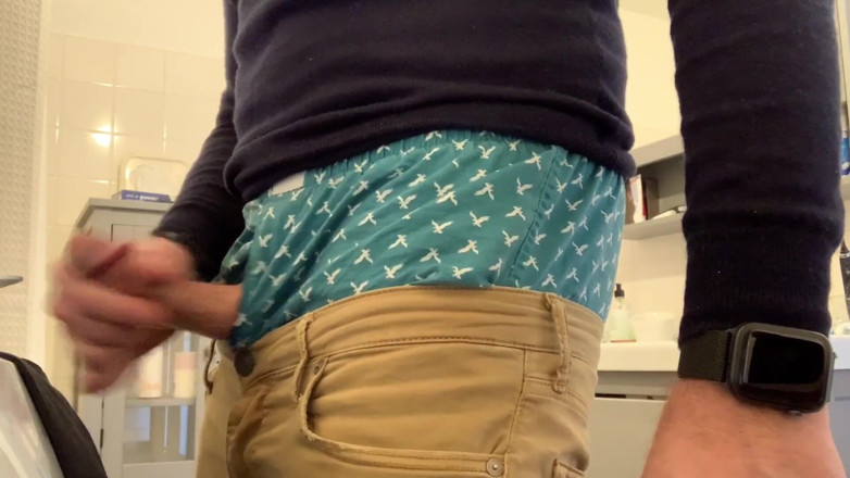 TJenner: Sagging and jerking off in my boxers