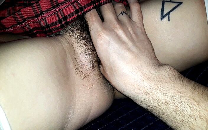 Blowjobs Alice: Il pervertito lecca la figa di una giovane milf sporca...