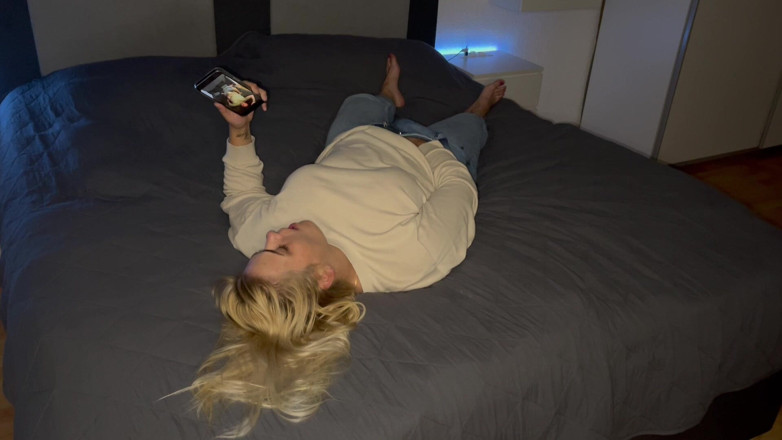 Bonieclydeerotik: Selbstbefriedigung Porno Schauen Aufgeilen Vorspiel Blond Feucht Geil Erregt Pussy...