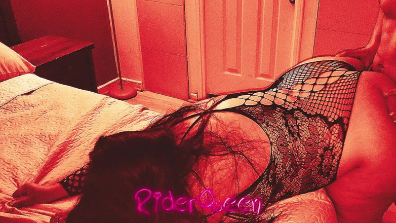 Riderqueen: Slidershow, cumpliendo la fantasía de un joven con una gran...