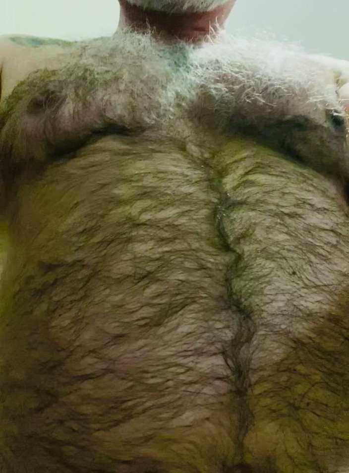 HungryMonsterBear: Hladový monstrózní medvěd