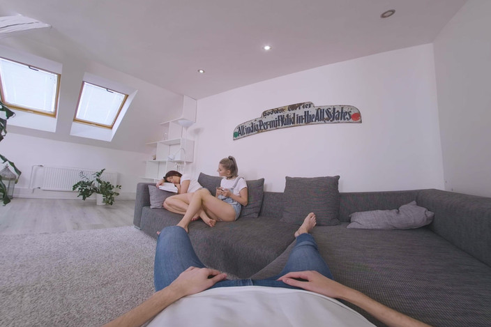 Virtual Taboo: Fóllame profundo mientras esta perra descansa