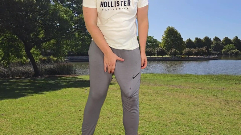 Lucas Nathan King: Velký monstrózní péro v šedých teplácích Cumhot