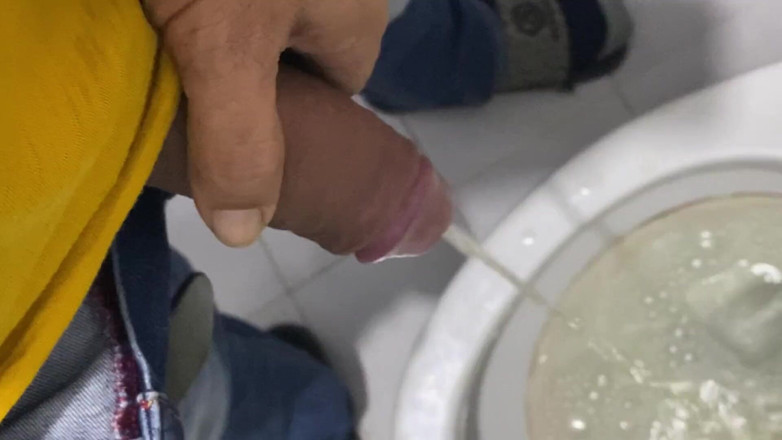 Latin mature king: Grande pau mijando no serviço público