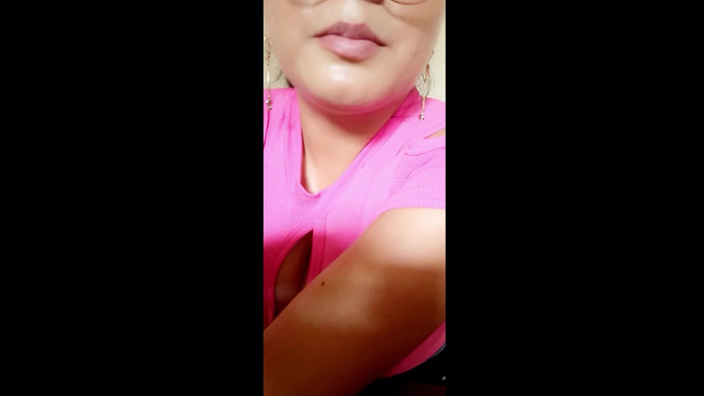 Martin13: Förförisk sekreterare fokuserar en ny arbetsskandal. Hon förför sin kollega...