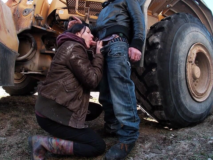 Hera Harding: Country babe is sucking a worker's dick