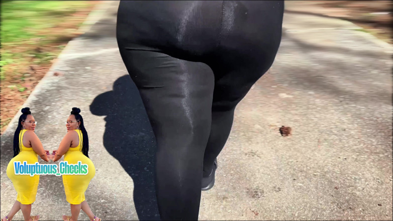 Voluptuous Cheeks: Suns Out Bunz Out