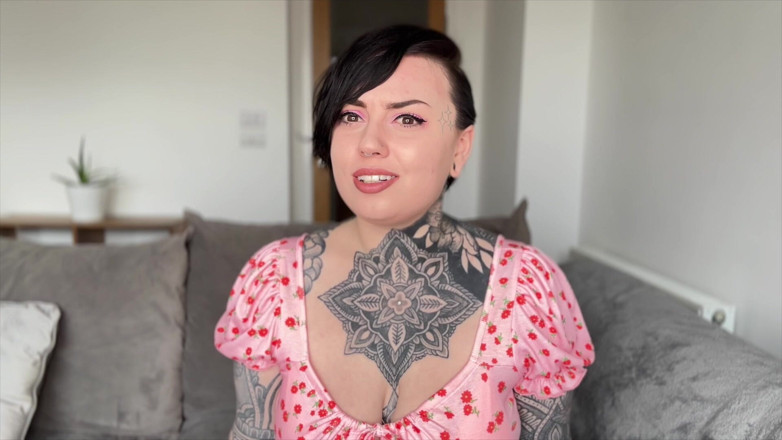 Miss Valentina: 免费小穴承诺