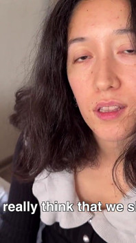 Une belle-mère résout les problèmes de son beau-fils avec l’aide de la poupée sexuelle électronique Evolova